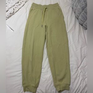 Lululemon Scuba Relaxed Fit High Rise Jogger - Dew green